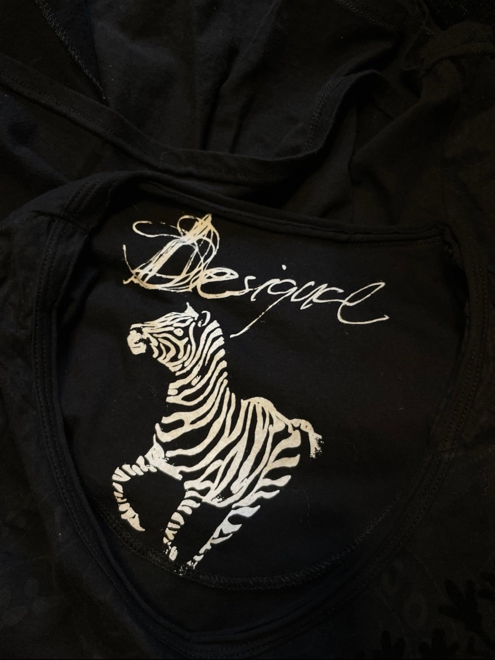 Desigual Black Long-Sleeve Velvet-Appliqué Floral Tee - Picture 4 of 7